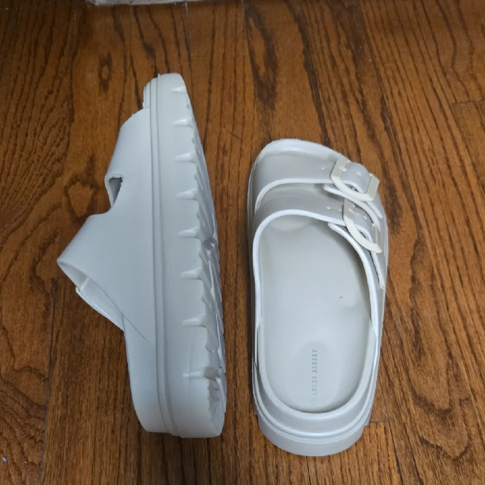Charles Albert Size 5 Cream Double Buckle Platform Slide Sandals
